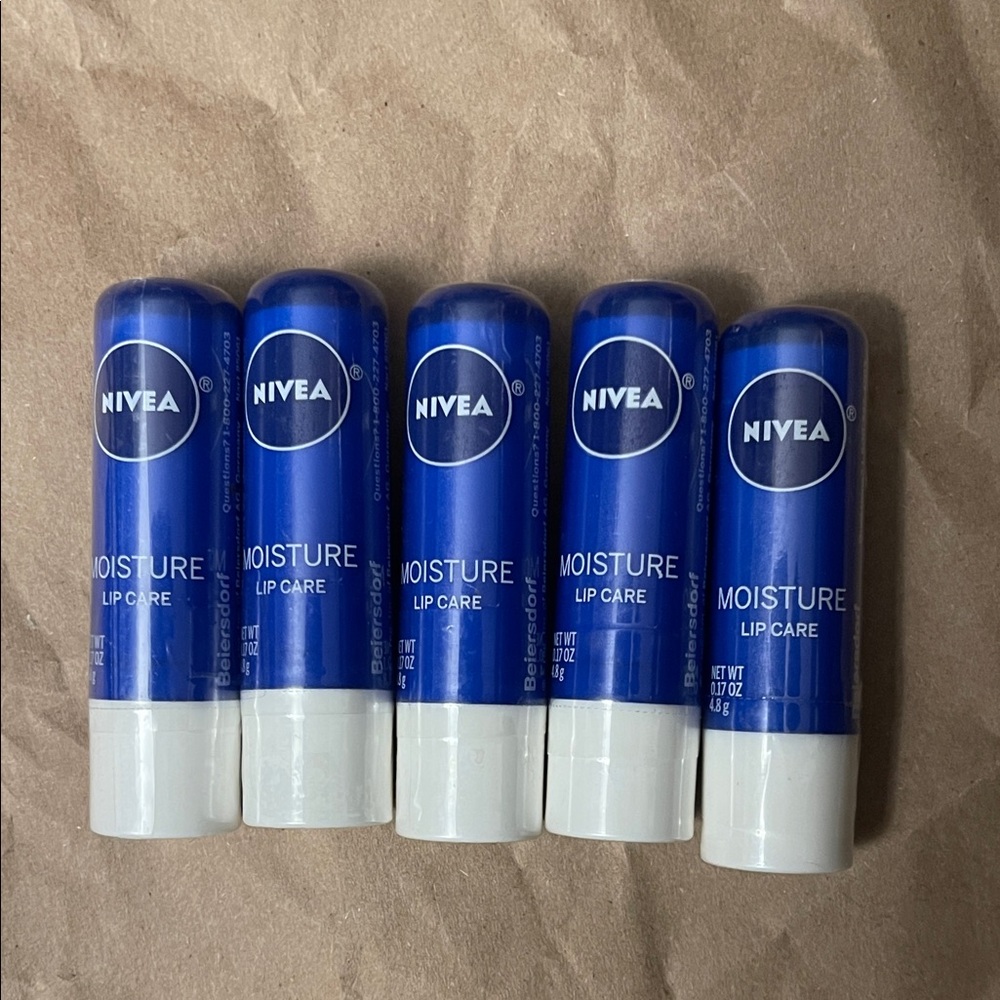 5X NIVEA Moisture Lip Care 0.17 OZ - Blue and White - Picture 3 of 3